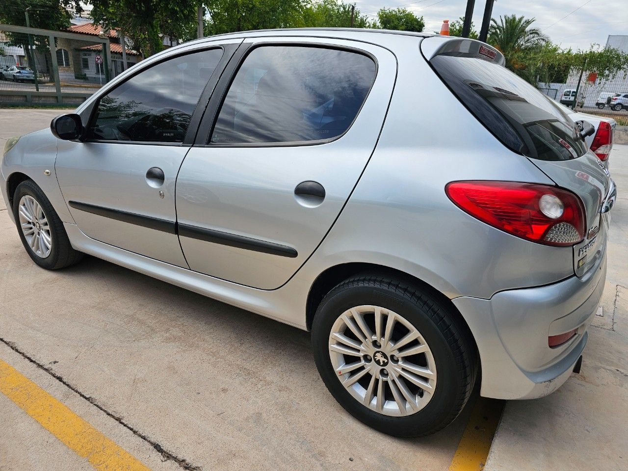 Peugeot 207 Usado Financiado en Mendoza, deRuedas