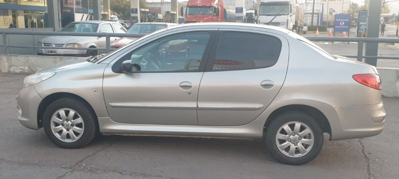 Peugeot 207 Usado Financiado en Mendoza, deRuedas