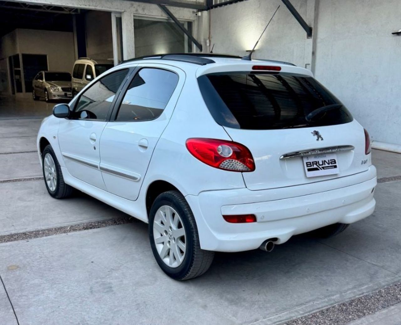 Peugeot 207 Usado Financiado en Mendoza, deRuedas