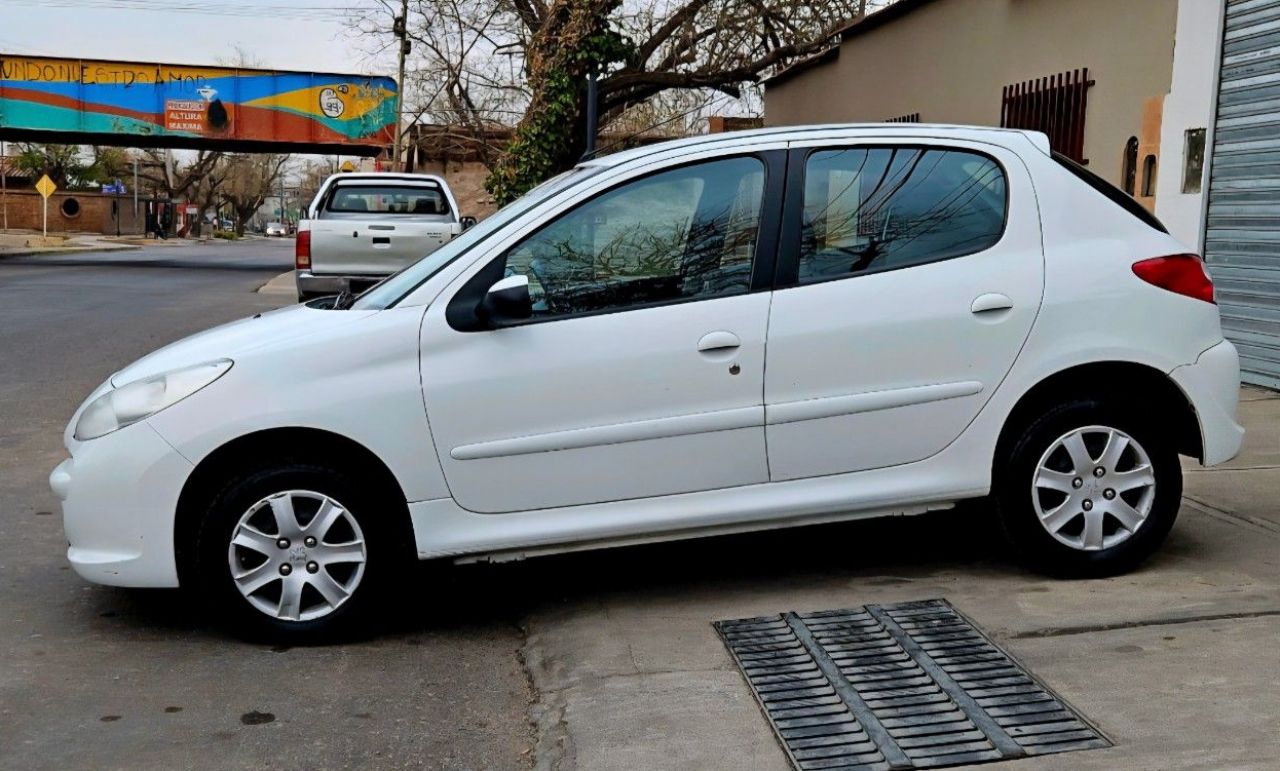 Peugeot 207 Usado Financiado en Mendoza, deRuedas