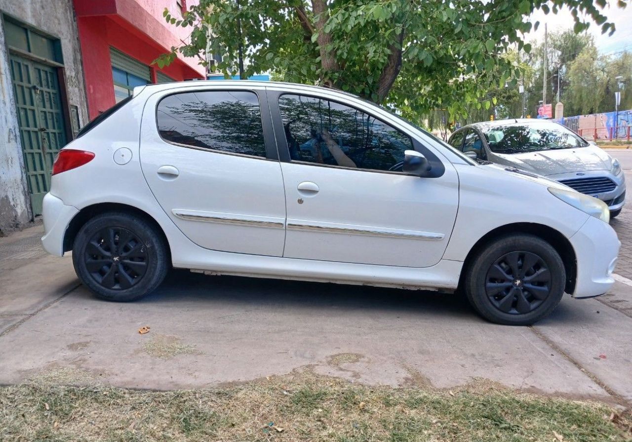 Peugeot 207 Usado Financiado en Mendoza, deRuedas