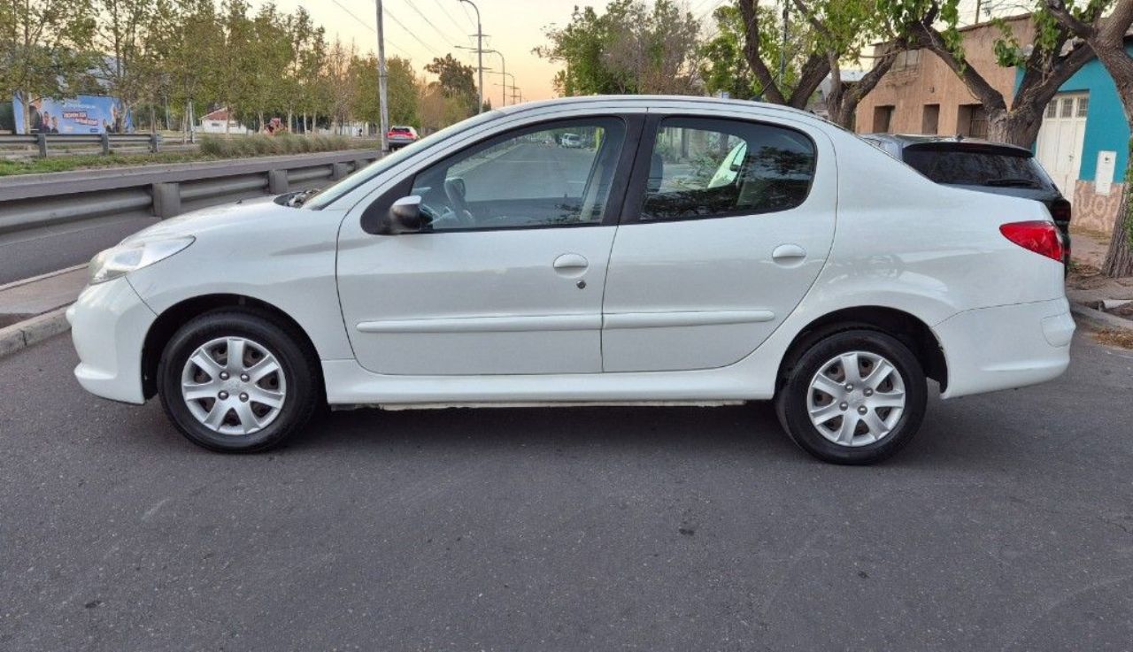 Peugeot 207 Usado Financiado en Mendoza, deRuedas