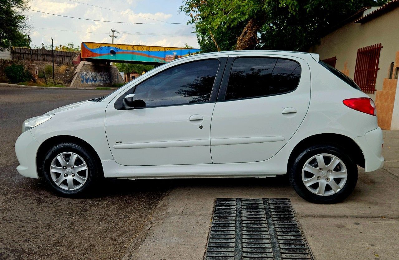 Peugeot 207 Usado Financiado en Mendoza, deRuedas