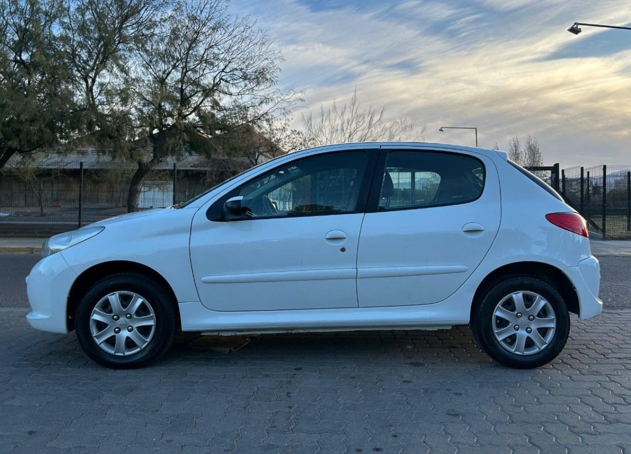 Peugeot 207 Usado Financiado en Mendoza, deRuedas