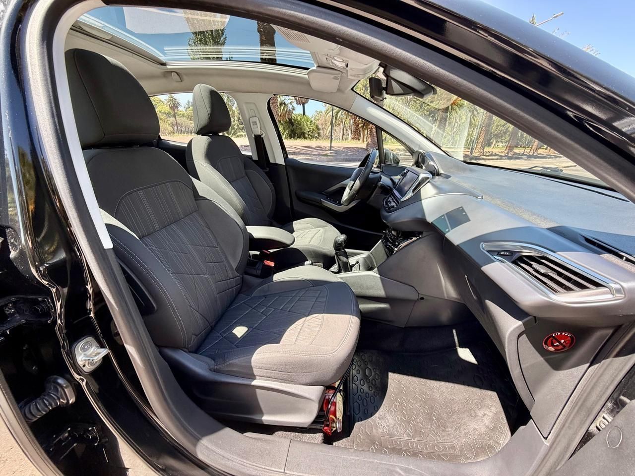 Peugeot 208 Usado Financiado en Mendoza, deRuedas