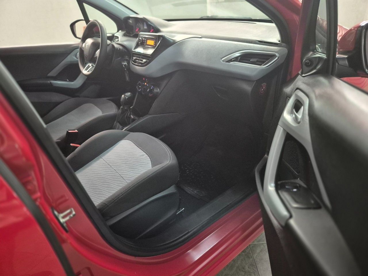 Peugeot 208 Usado Financiado en Mendoza, deRuedas