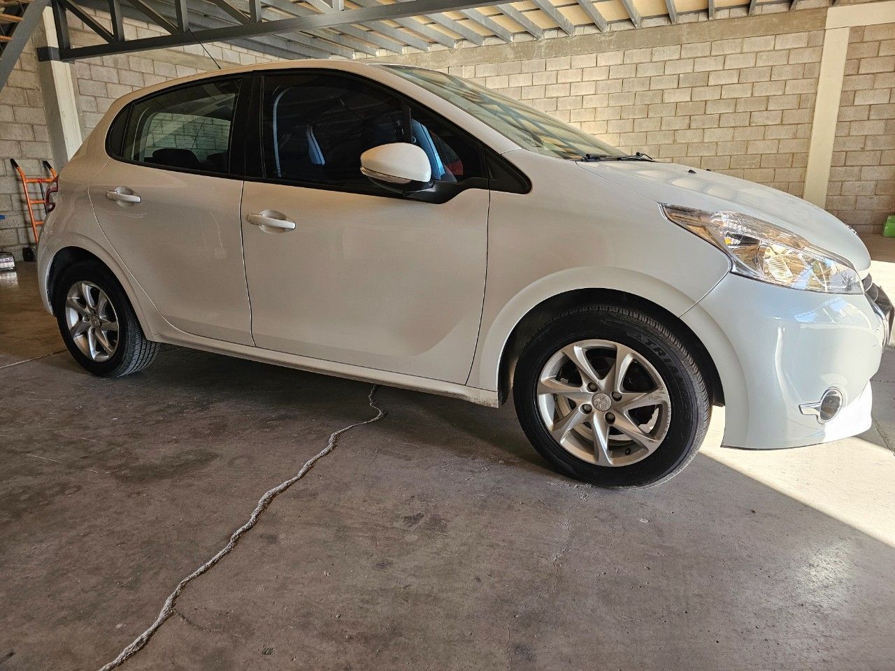 Peugeot 208 Usado Financiado en Mendoza, deRuedas