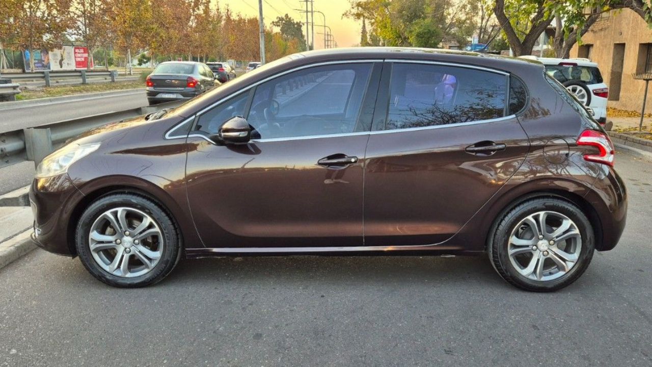 Peugeot 208 Usado Financiado en Mendoza, deRuedas