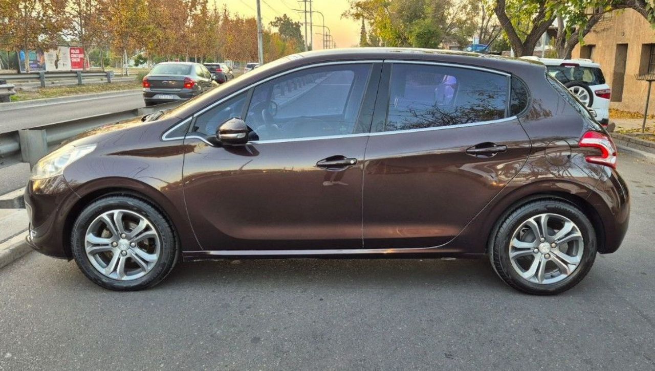 Peugeot 208 Usado Financiado en Mendoza, deRuedas