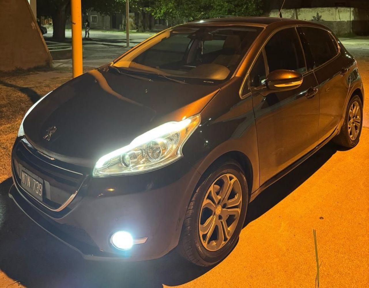 Peugeot 208 Usado Financiado en Mendoza, deRuedas
