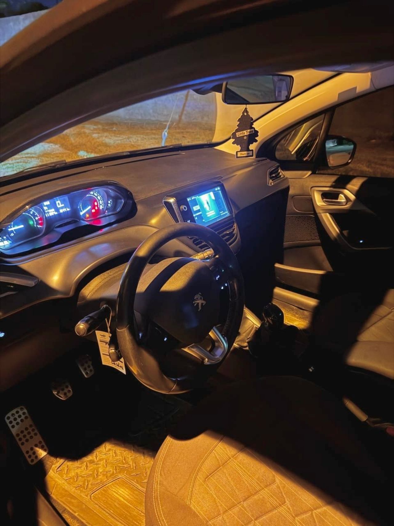 Peugeot 208 Usado Financiado en Mendoza, deRuedas