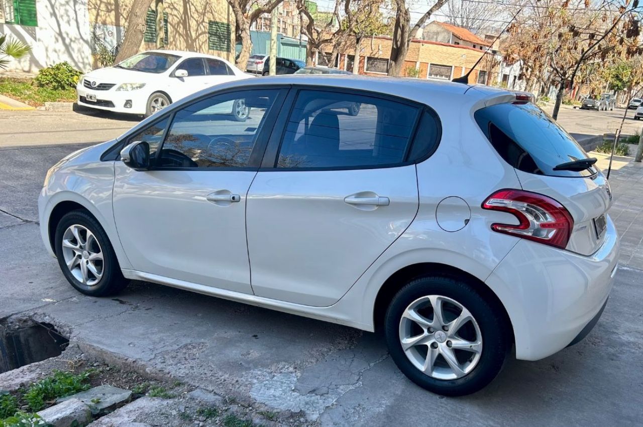 Peugeot 208 Usado en Mendoza, deRuedas