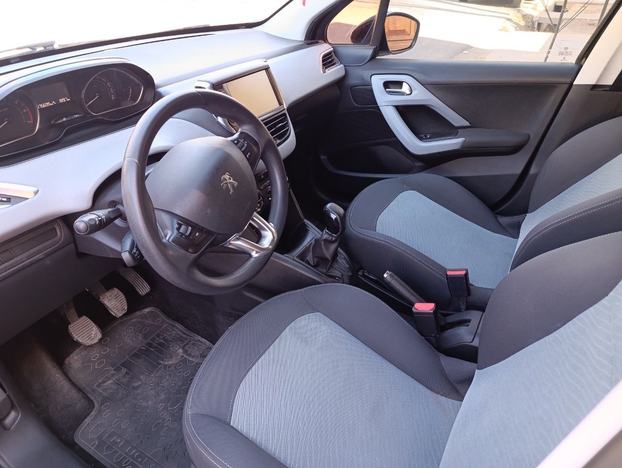 Peugeot 208 Usado Financiado en Mendoza, deRuedas