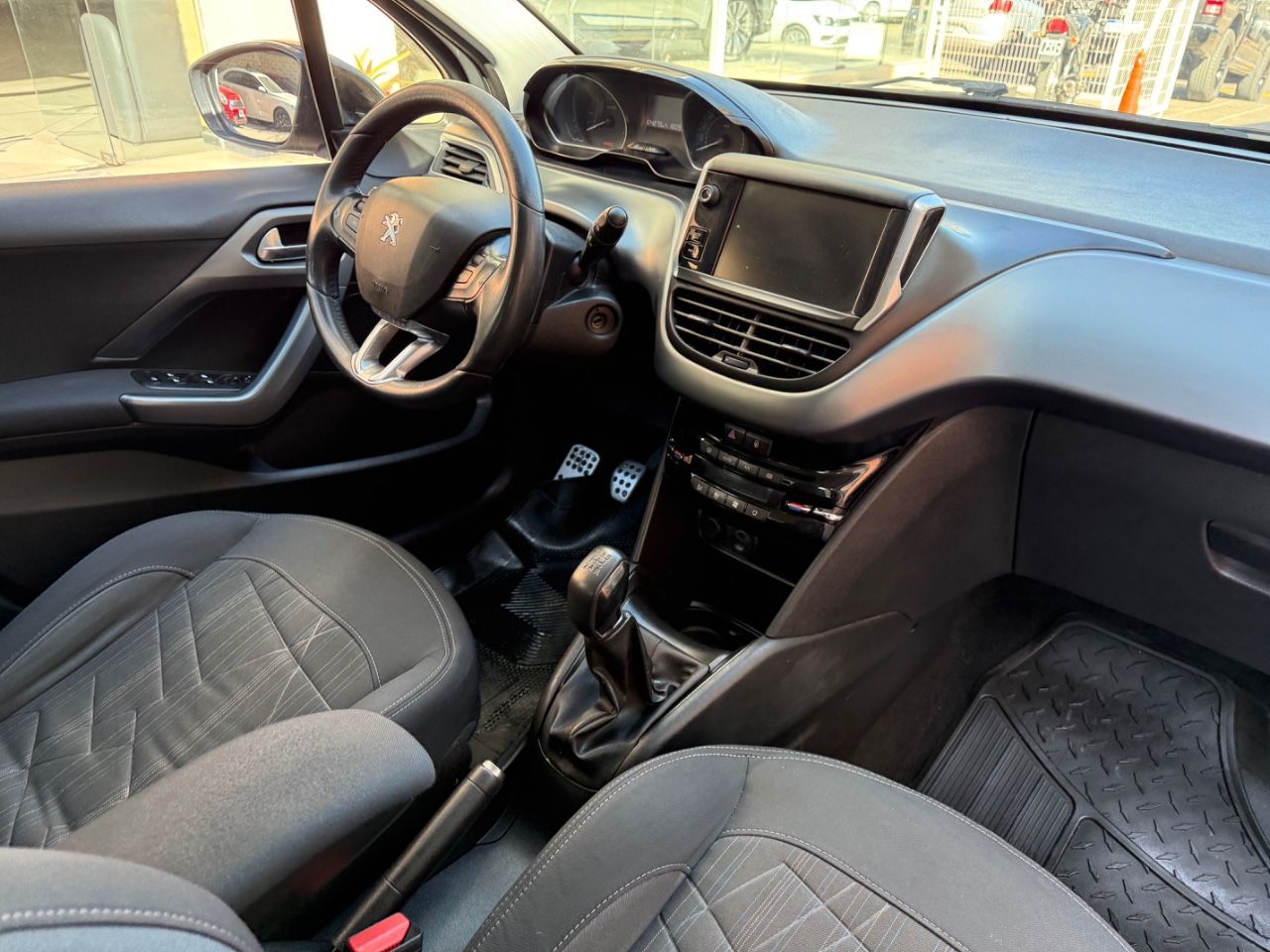 Peugeot 208 Usado Financiado en Mendoza, deRuedas