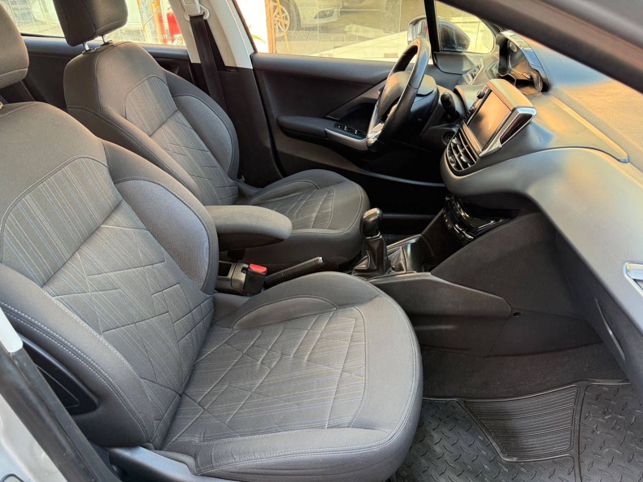 Peugeot 208 Usado Financiado en Mendoza, deRuedas