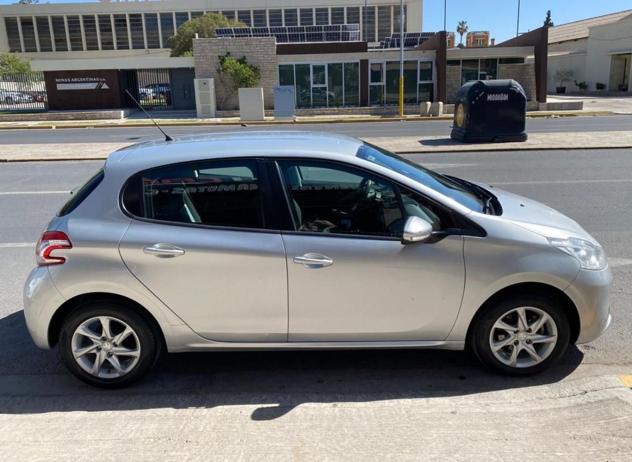Peugeot 208 Usado Financiado en San Juan, deRuedas