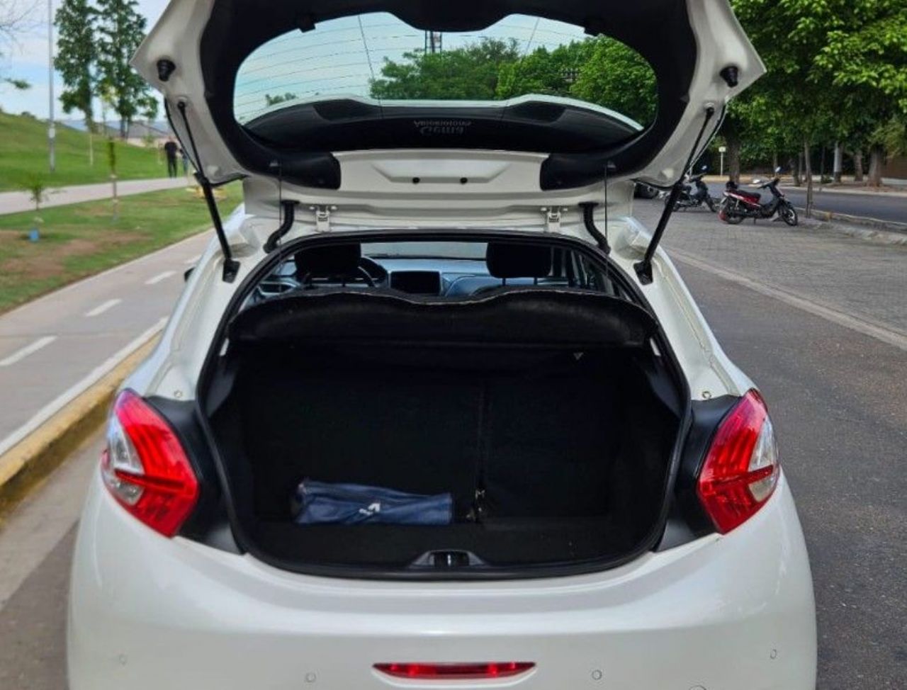 Peugeot 208 Usado Financiado en Mendoza, deRuedas