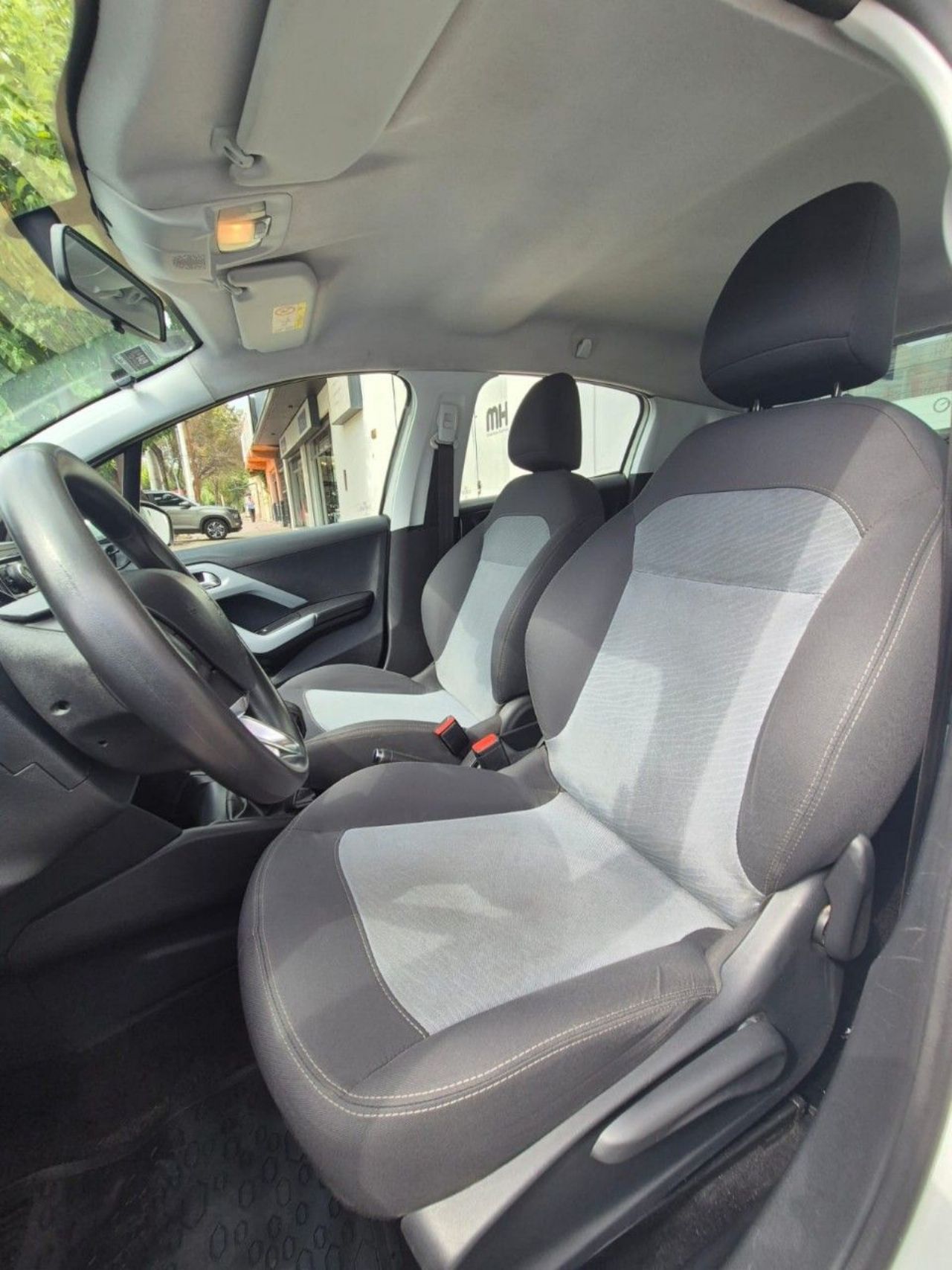 Peugeot 208 Usado Financiado en Mendoza, deRuedas