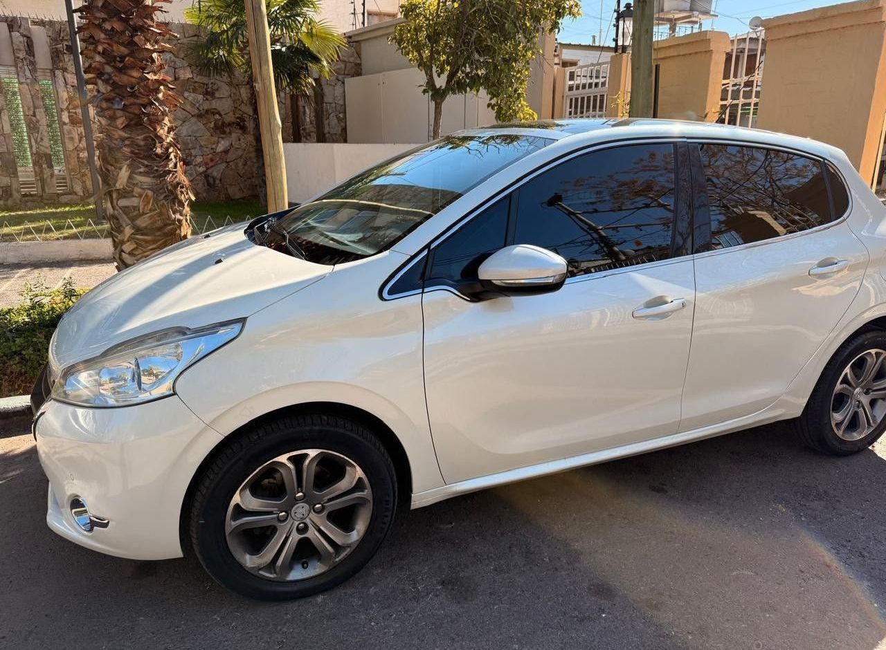 Peugeot 208 Usado en Mendoza, deRuedas