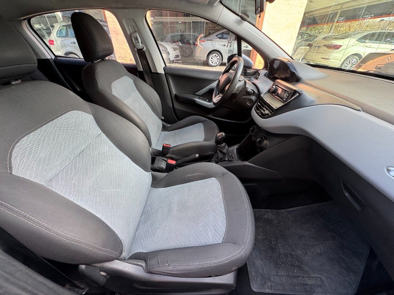 Peugeot 208 Usado Financiado en Mendoza, deRuedas