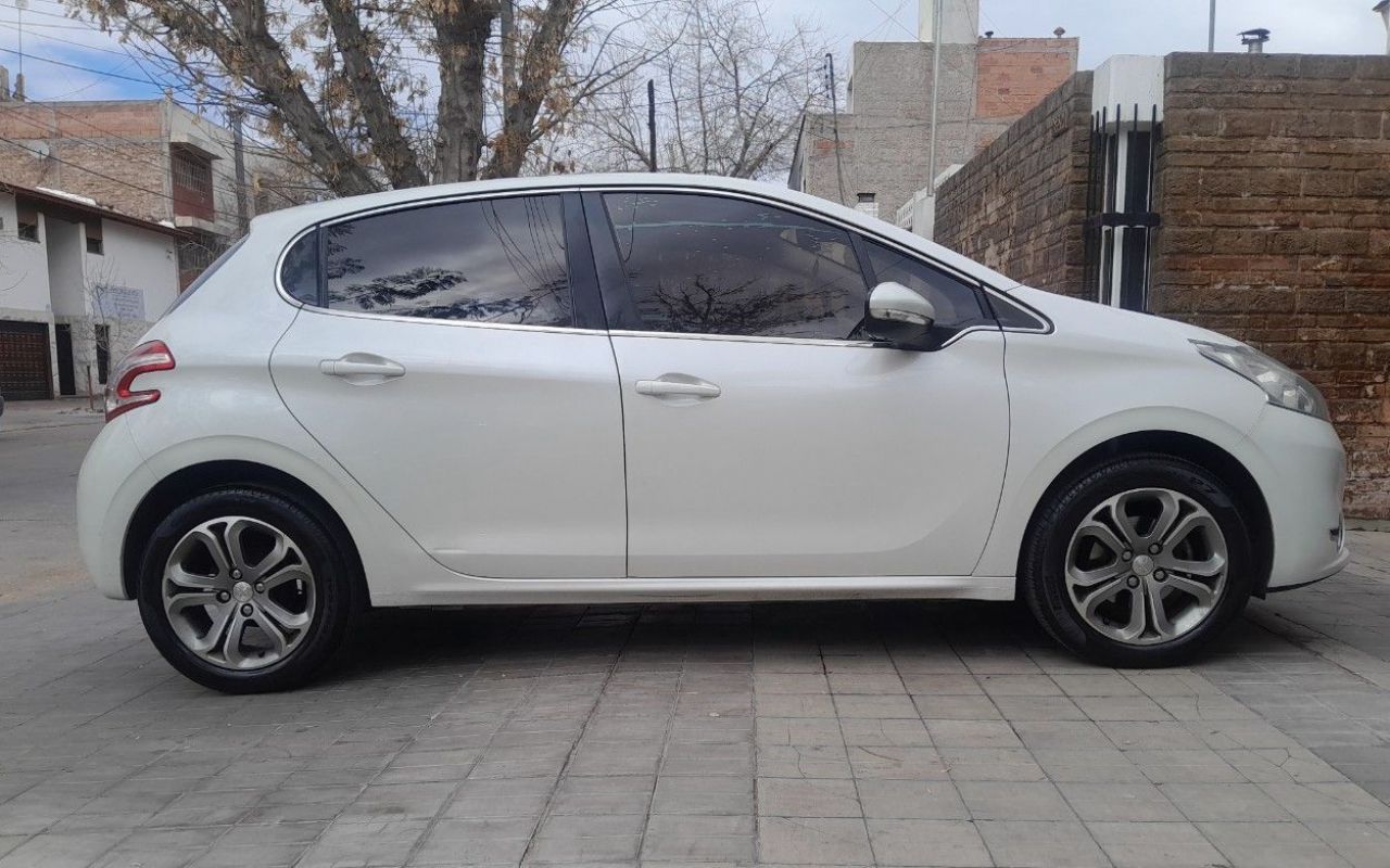 Peugeot 208 Usado en Mendoza, deRuedas
