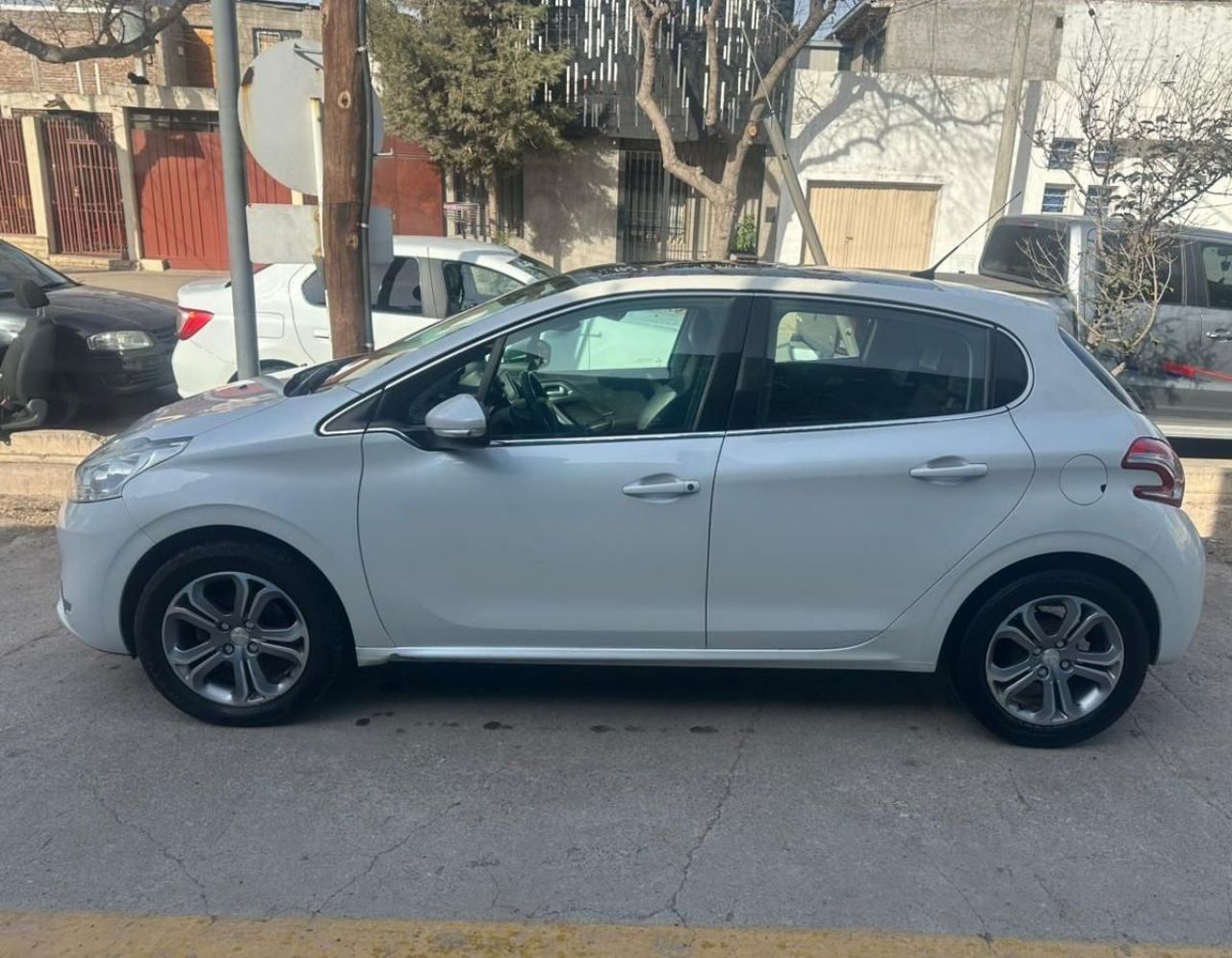 Peugeot 208 Usado en Mendoza, deRuedas