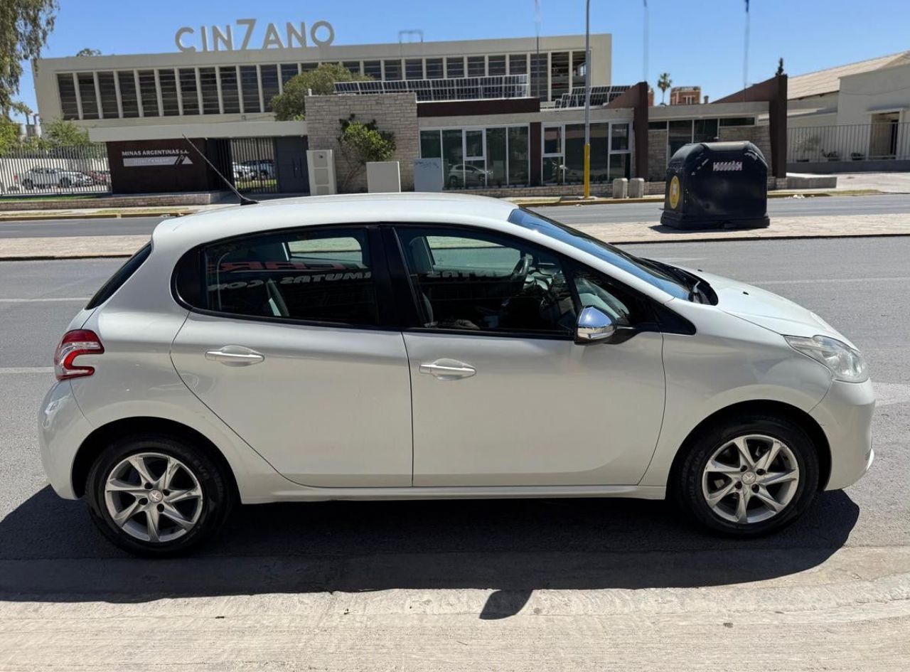 Peugeot 208 Usado Financiado en San Juan, deRuedas