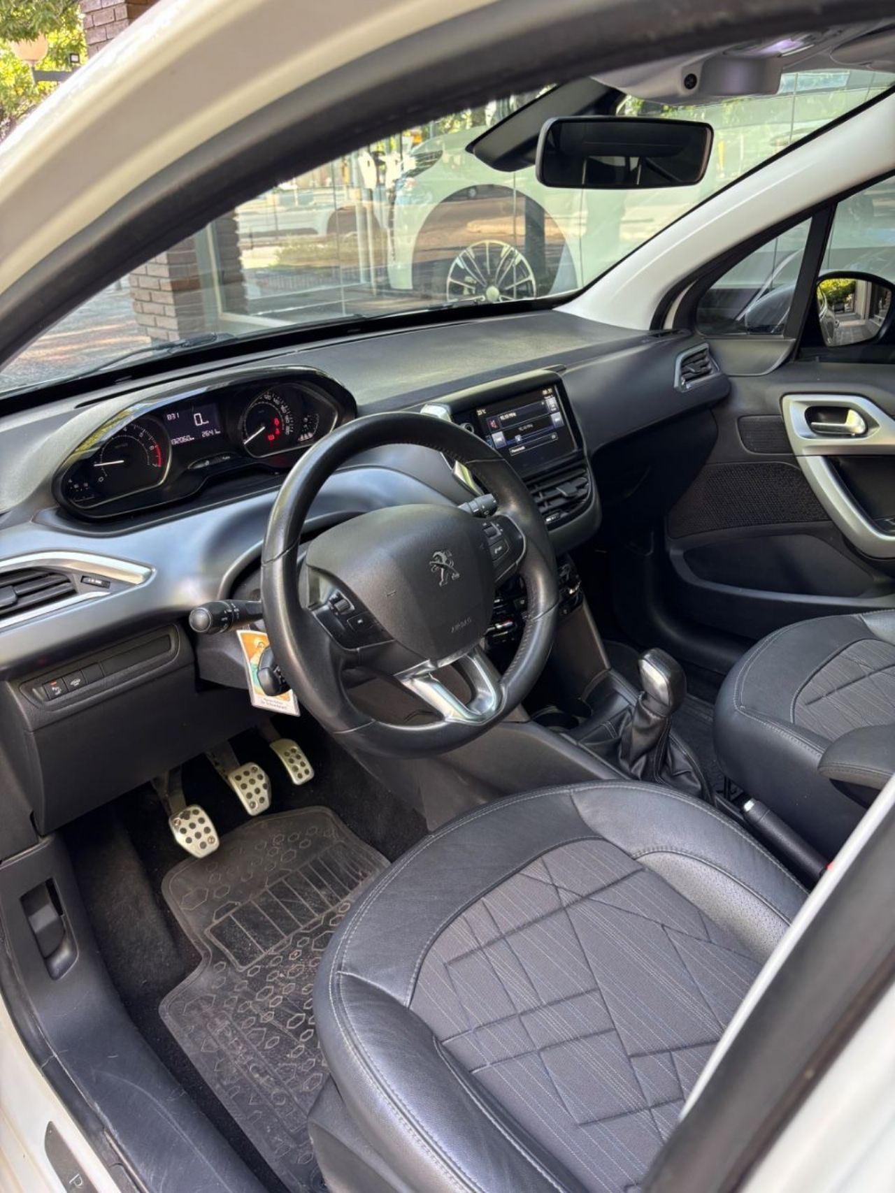 Peugeot 208 Usado Financiado en Mendoza, deRuedas