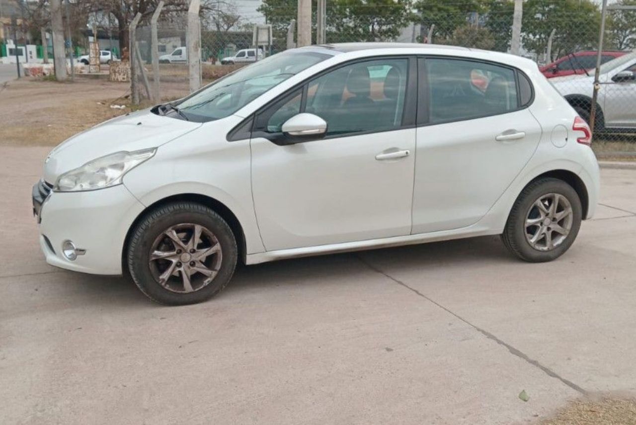 Peugeot 208 Usado Financiado en Córdoba, deRuedas