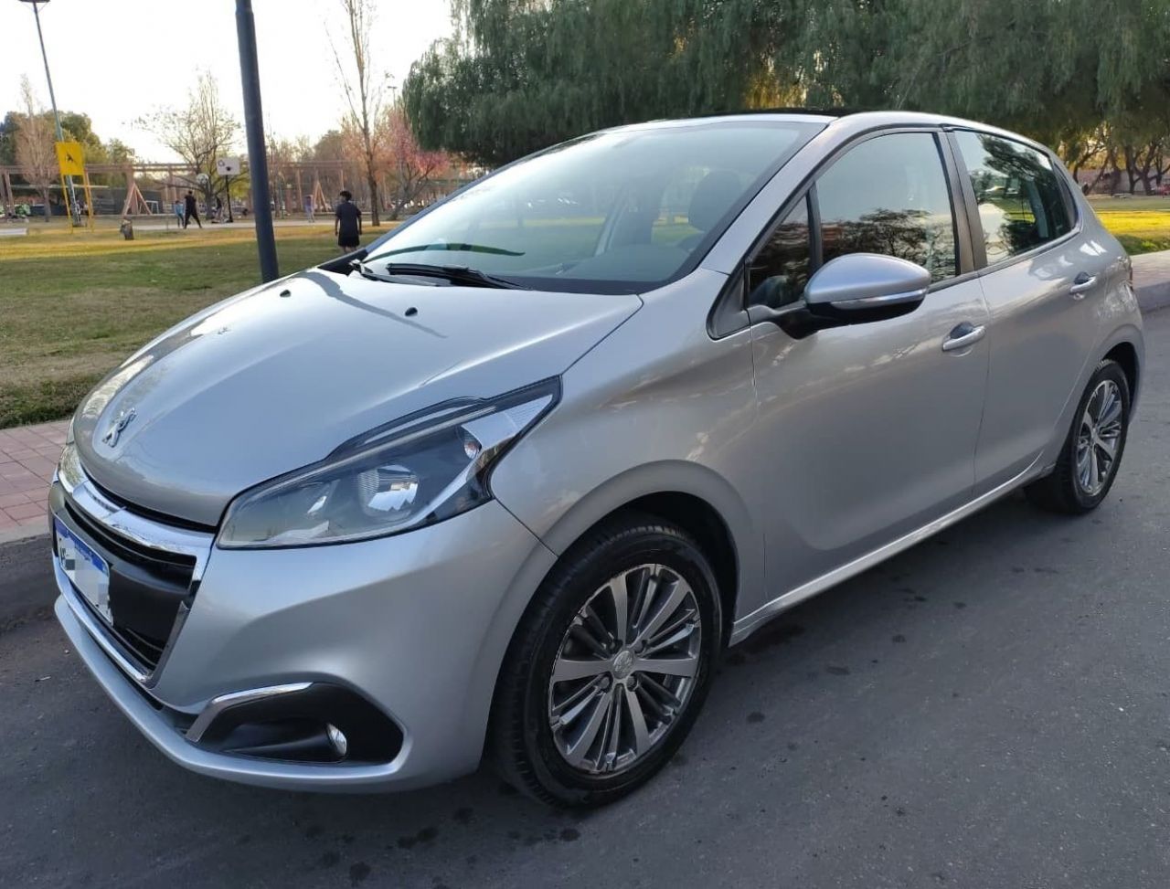 Peugeot 208 Usado Financiado en Mendoza, deRuedas