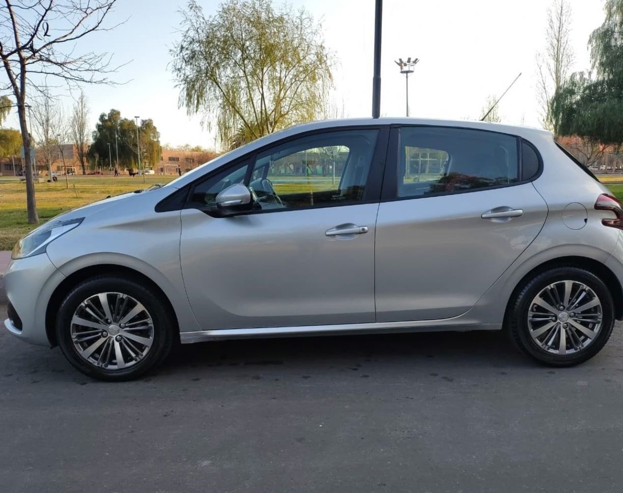 Peugeot 208 Usado Financiado en Mendoza, deRuedas