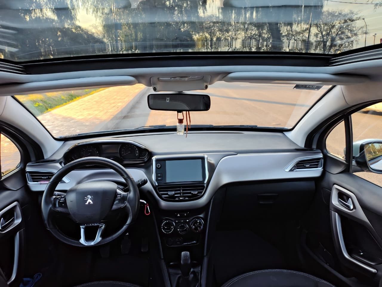 Peugeot 208 Usado Financiado en Mendoza, deRuedas