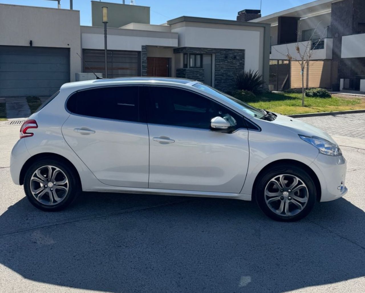 Peugeot 208 Usado en Mendoza, deRuedas
