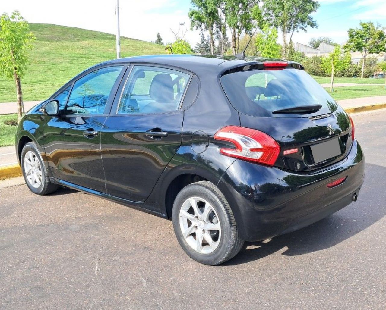 Peugeot 208 Usado Financiado en Mendoza, deRuedas