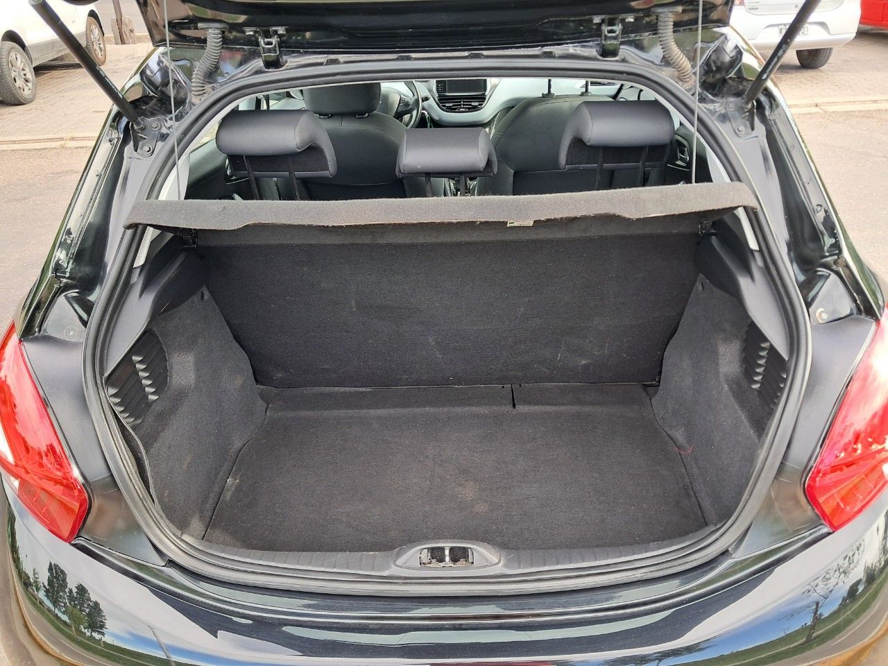 Peugeot 208 Usado Financiado en Mendoza, deRuedas