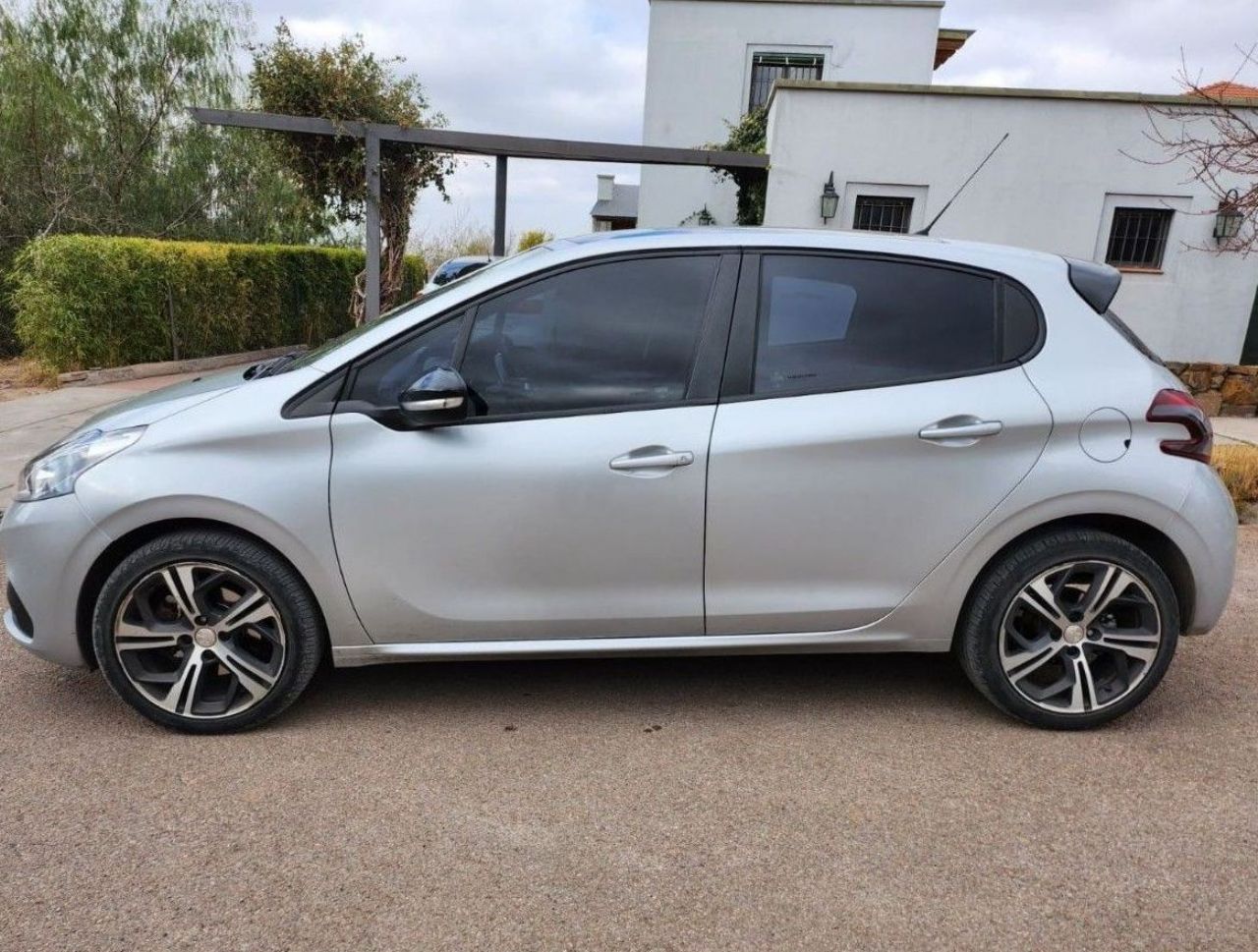 Peugeot 208 Usado en Mendoza, deRuedas