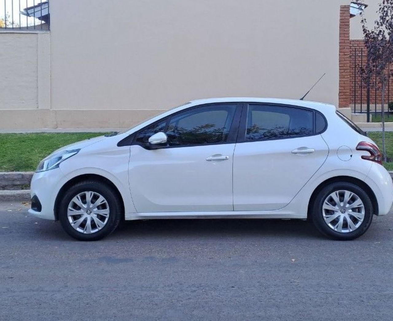 Peugeot 208 Usado en Mendoza, deRuedas