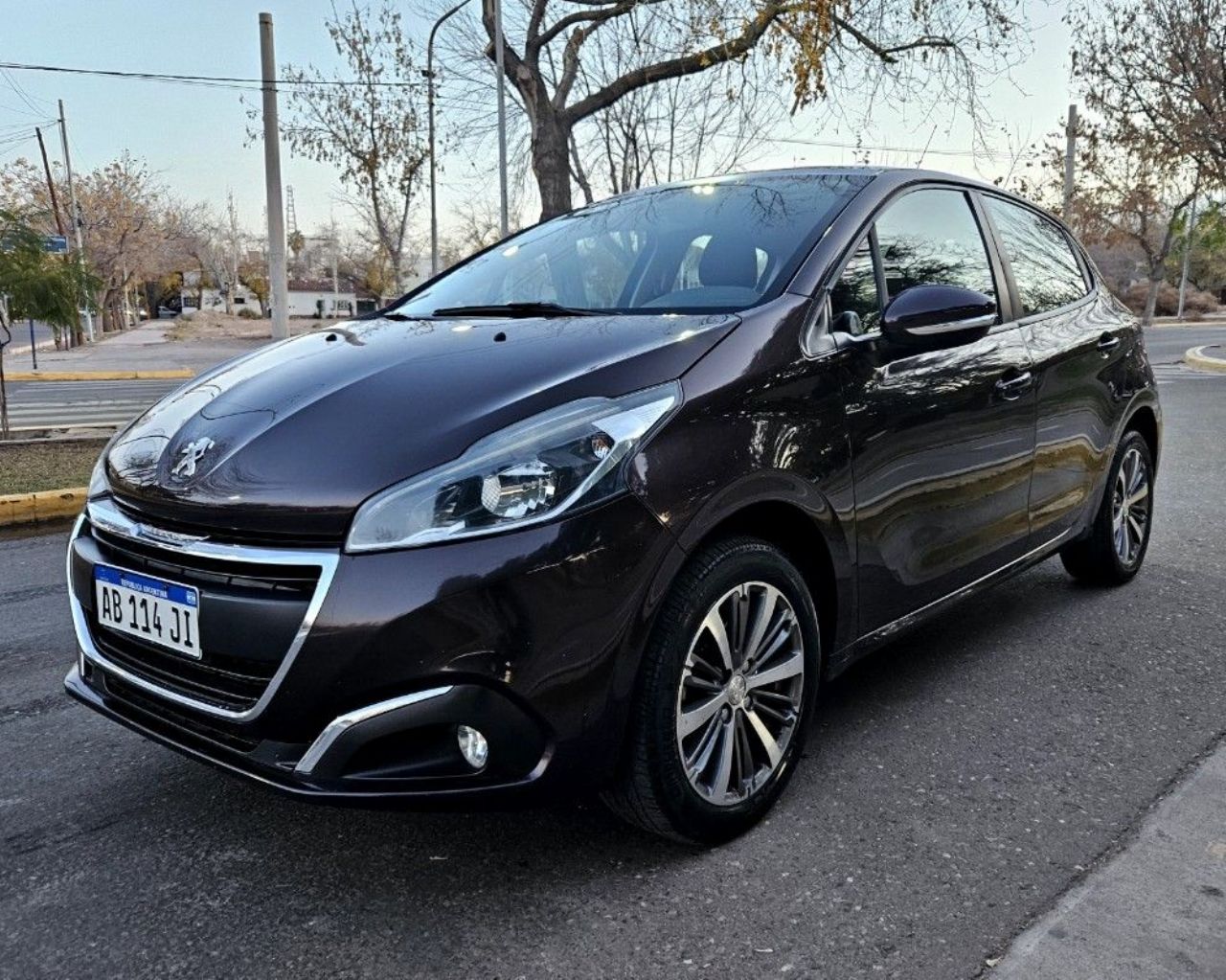 Peugeot 208 Usado Financiado en Mendoza, deRuedas