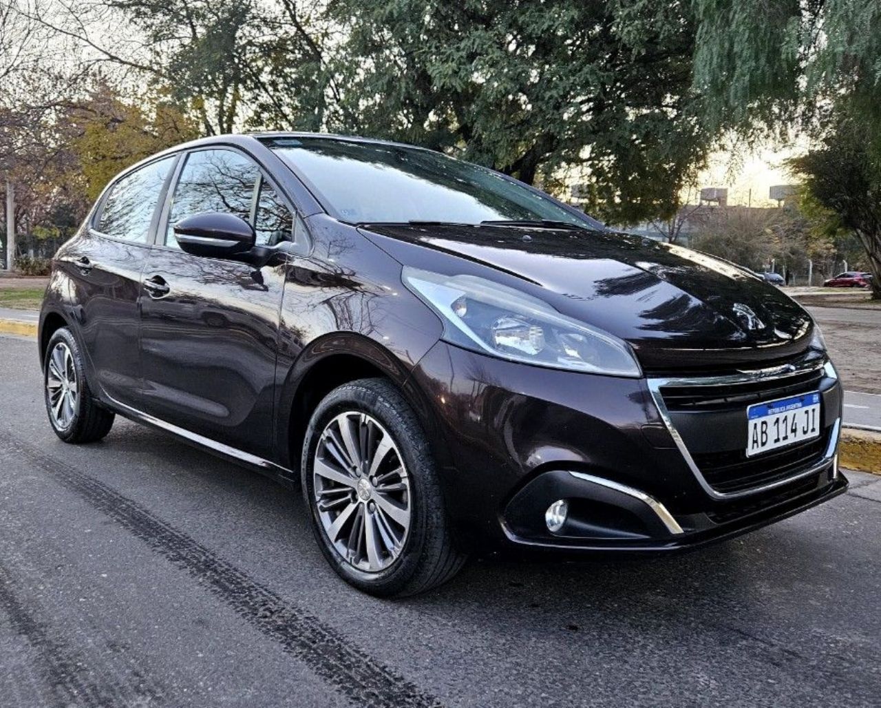 Peugeot 208 Usado Financiado en Mendoza, deRuedas
