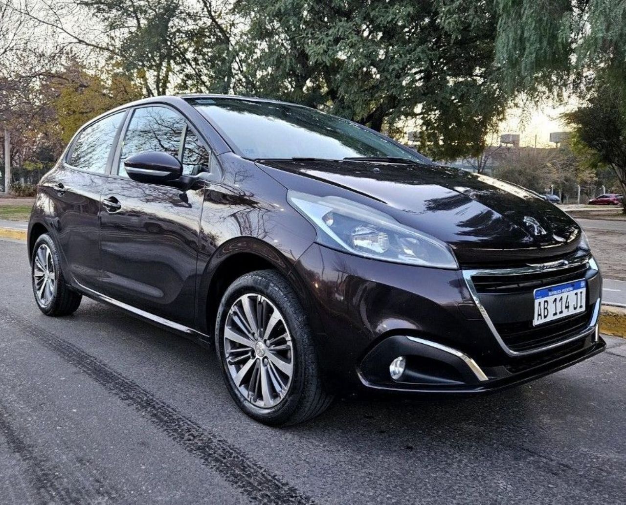 Peugeot 208 Usado Financiado en Mendoza, deRuedas