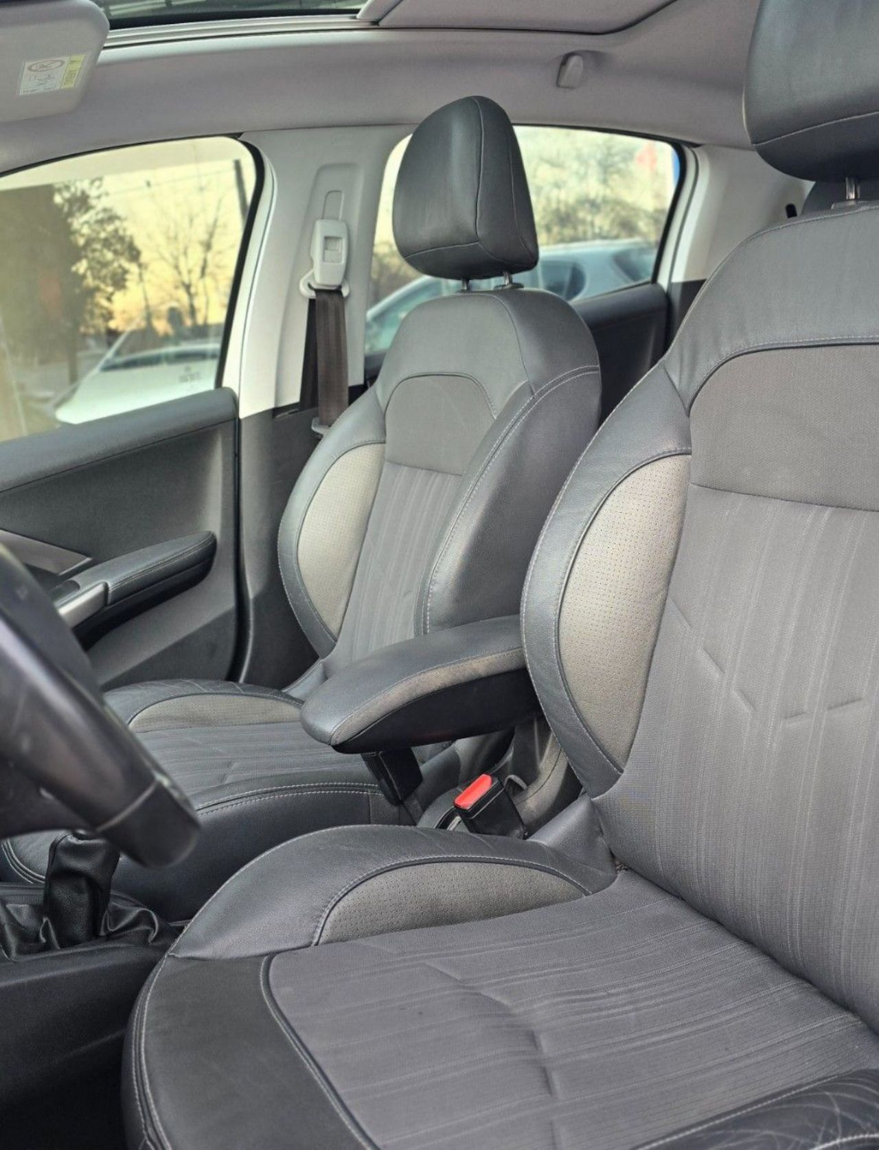 Peugeot 208 Usado Financiado en Mendoza, deRuedas