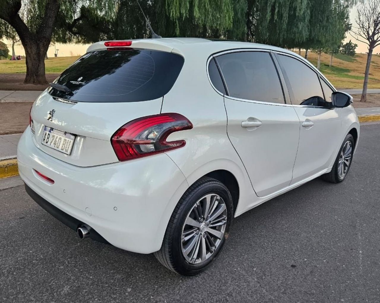 Peugeot 208 Usado Financiado en Mendoza, deRuedas