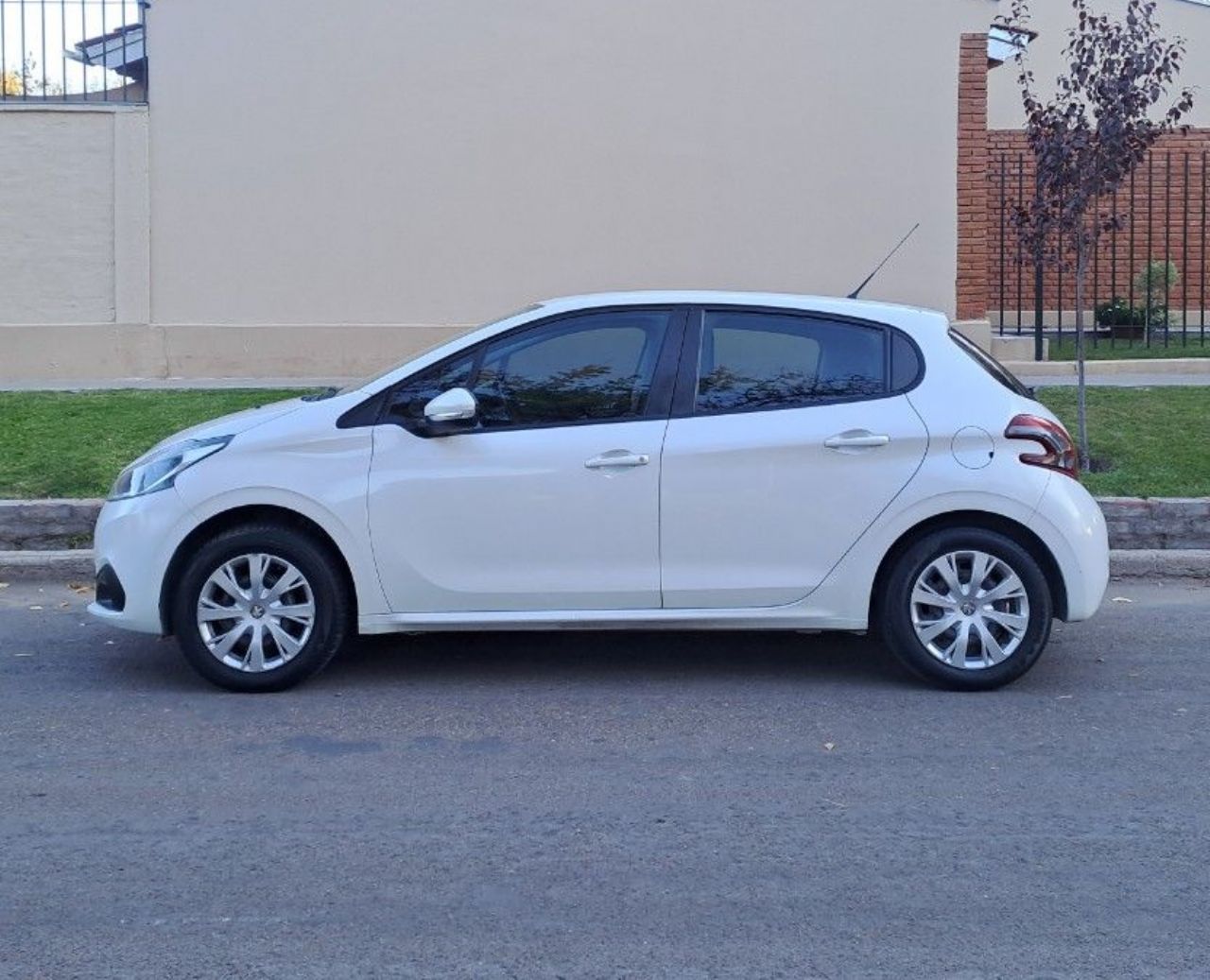 Peugeot 208 Usado en Mendoza, deRuedas