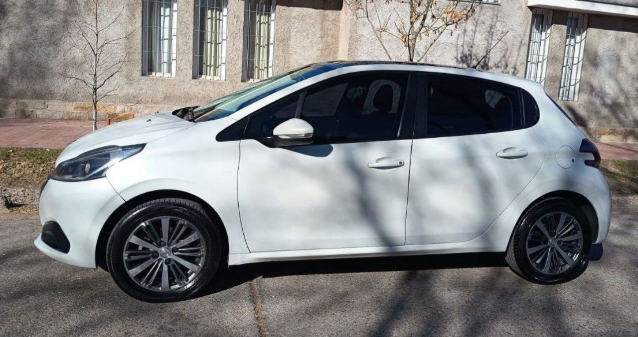 Peugeot 208 Usado en Mendoza, deRuedas