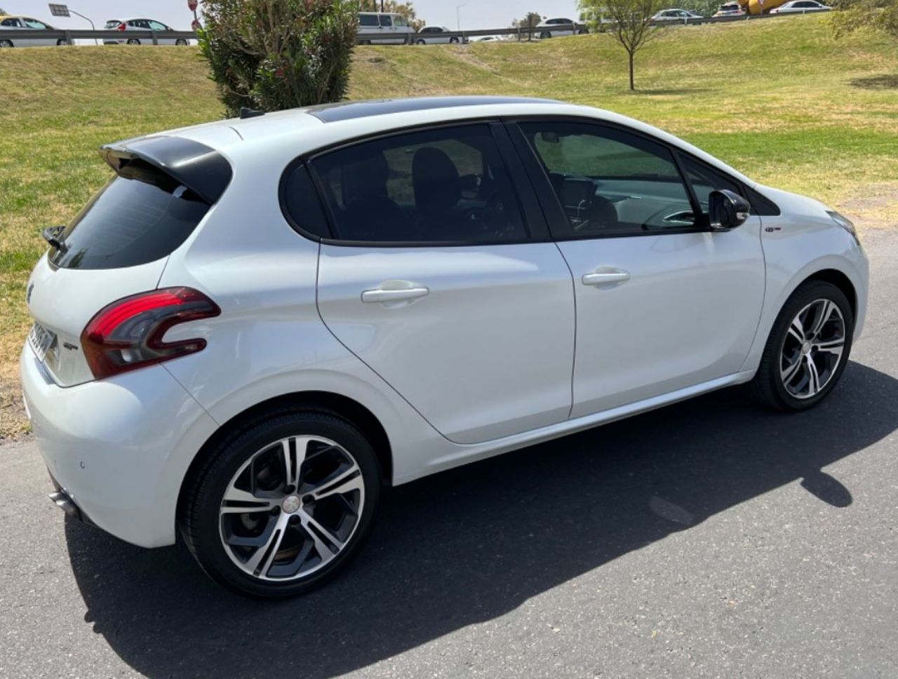 Peugeot 208 Usado en San Juan, deRuedas
