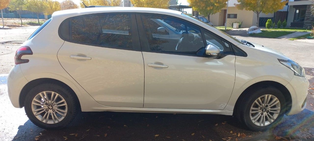 Peugeot 208 Usado en Mendoza, deRuedas