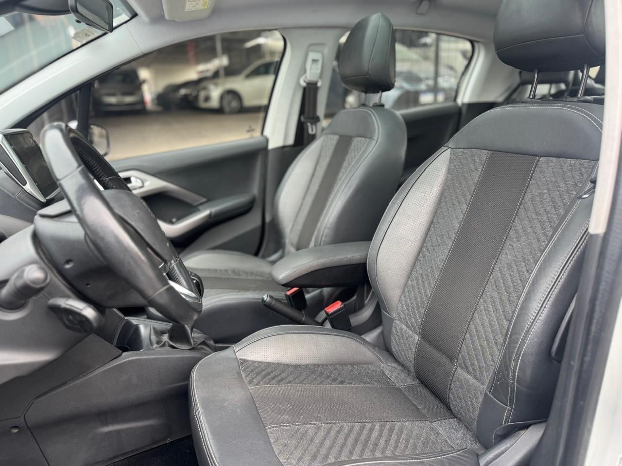 Peugeot 208 Usado Financiado en San Juan, deRuedas
