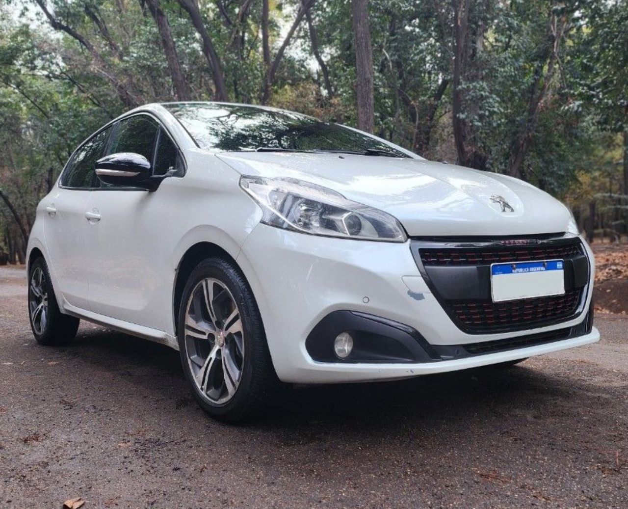 Peugeot 208 Usado Financiado en Mendoza, deRuedas