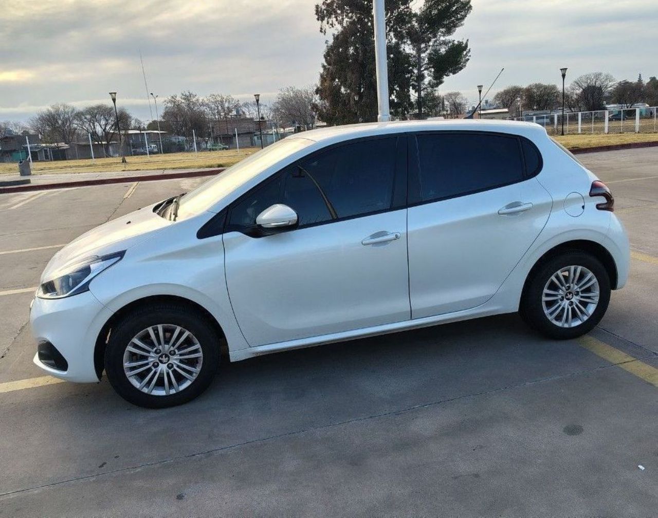 Peugeot 208 Usado en Mendoza, deRuedas