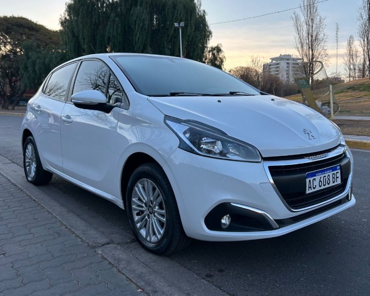 Peugeot 208 Usado Financiado en Mendoza, deRuedas